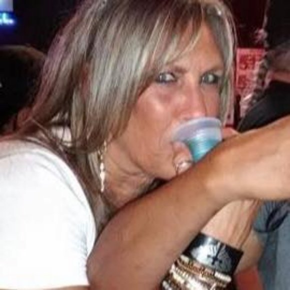 Meet your Posher, Deanna - Picture 3 of 3